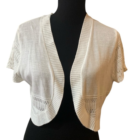 Signature by Robbie Bee Ivory Short Sleeved Cardigan Sweater/Shrug Women’s Sz 10 - Picture 1 of 11